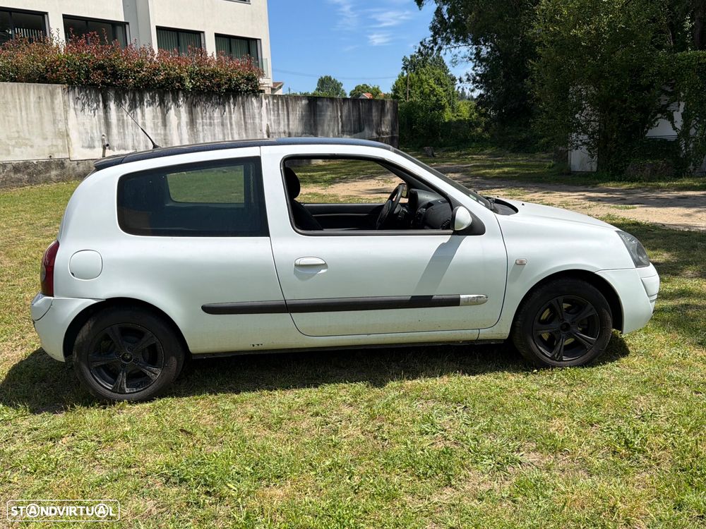 Renault Clio - 46