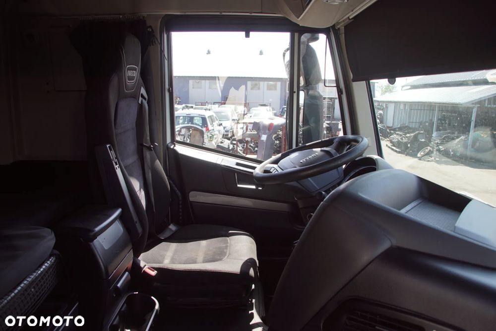 Pojazd na części - Iveco Stralis NP 460 11.1 F3HFE601A 12TX1810TO IC194 2018R Silnik Skrzynia Drzwi Maska Błotnik Nadkole Lampa Lusterko Klamka Szyba Siodło Kabina Deska Kokpit Sterownik Moduł Czujnik Licznik Panel Kierownica - 17