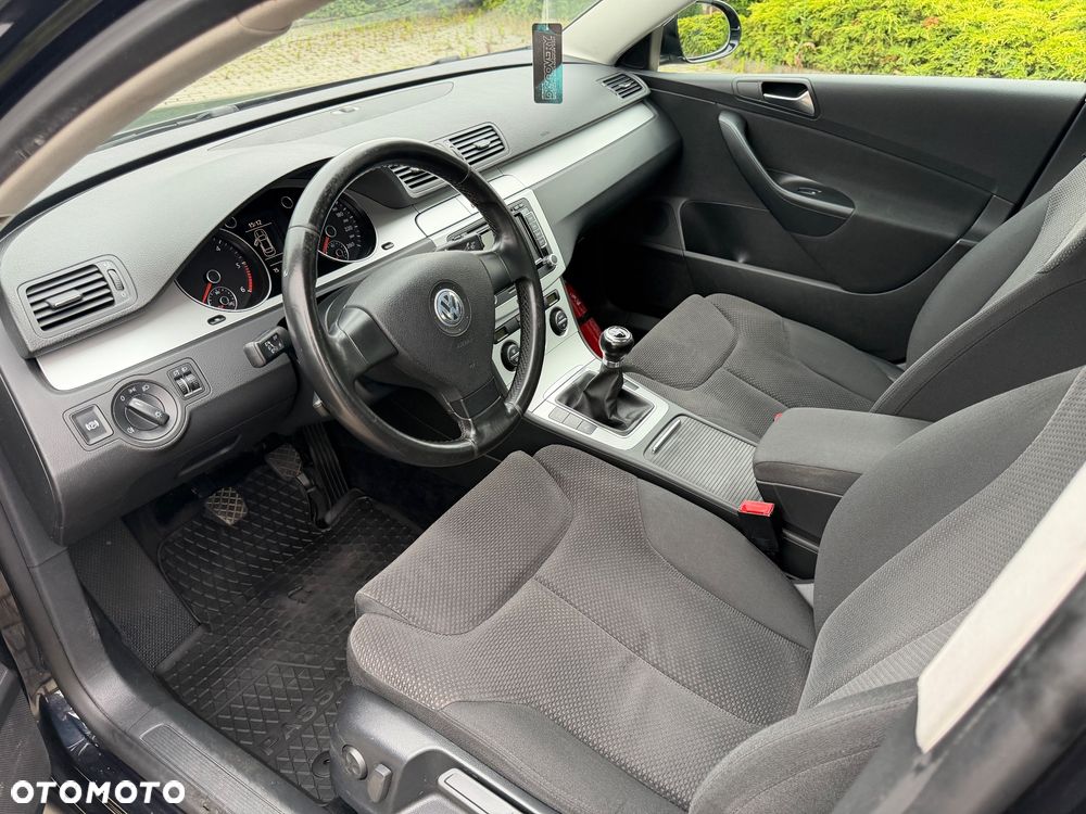Volkswagen Passat 2.0 TDI DPF BlueMot Comfortline - 5