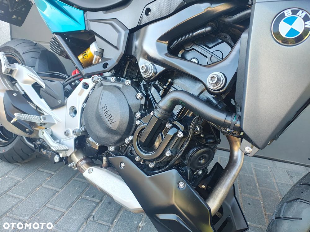BMW F - 22