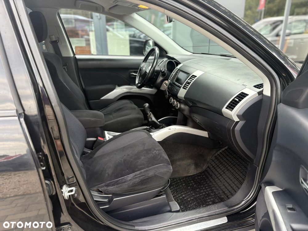 Mitsubishi Outlander 2.4 Invite - 12