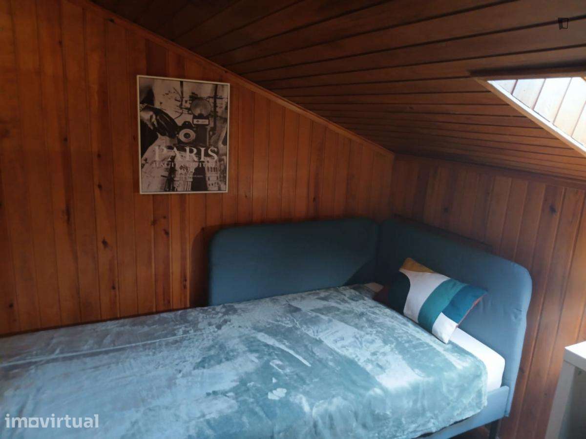 Quarto - localizado em Casal do Bispo Coimbra - Grande imagem: 2/11
