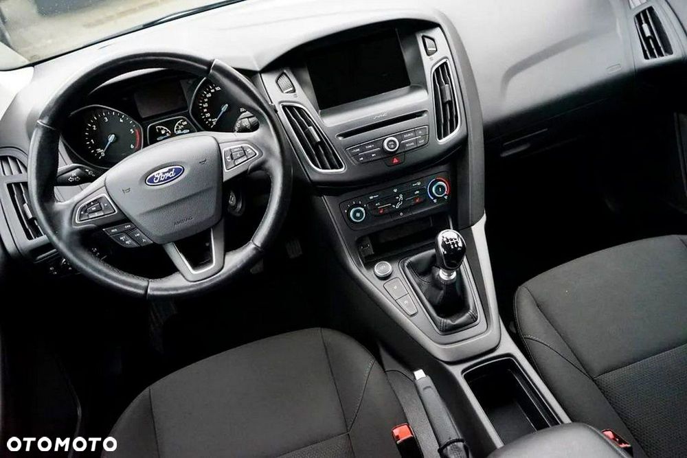 Ford Focus 1.5 TDCi SYNC Edition - 24