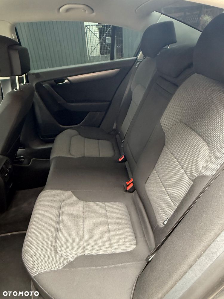 Volkswagen Passat 2.0 TDI Comfortline - 9