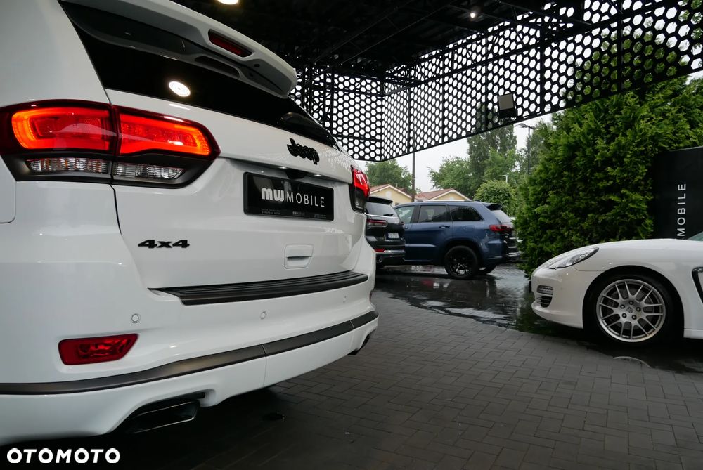 Jeep Grand Cherokee - 35
