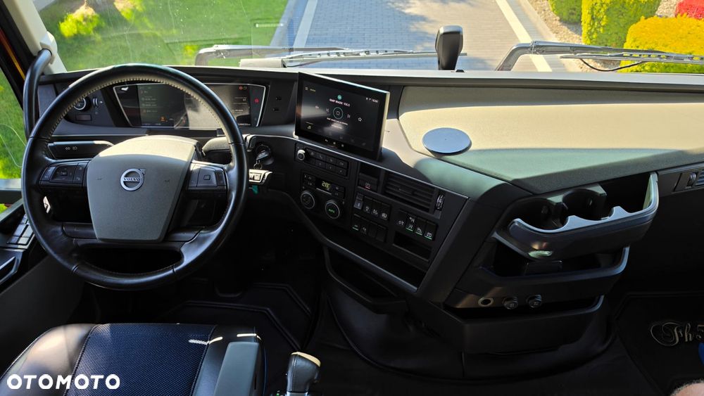 Volvo ///FH///500///2023/// GLOBETROTTER///XXL///HYDRAULIKA/// KLIMATYZACJA POSTOJOWA///ALUMINIOWE FELGI///ZABUDOWY MIĘDZYOSIOWE///FULL LED///VIRTUAL COCPIT///TV///WAGA/// STAN BARDZO DOBRY - 32