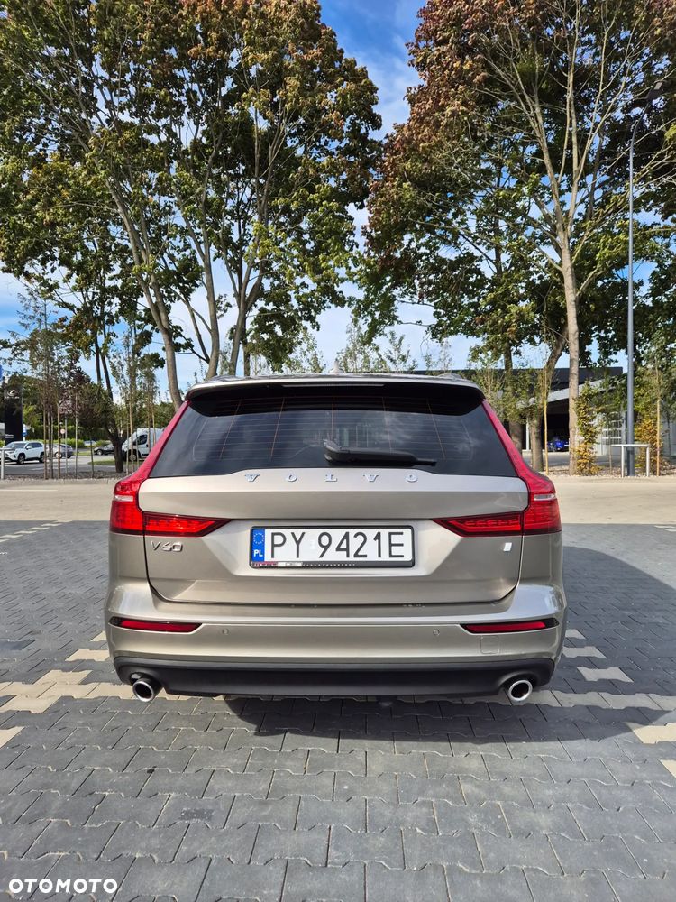 Volvo V60 T4 Momentum Pro - 4