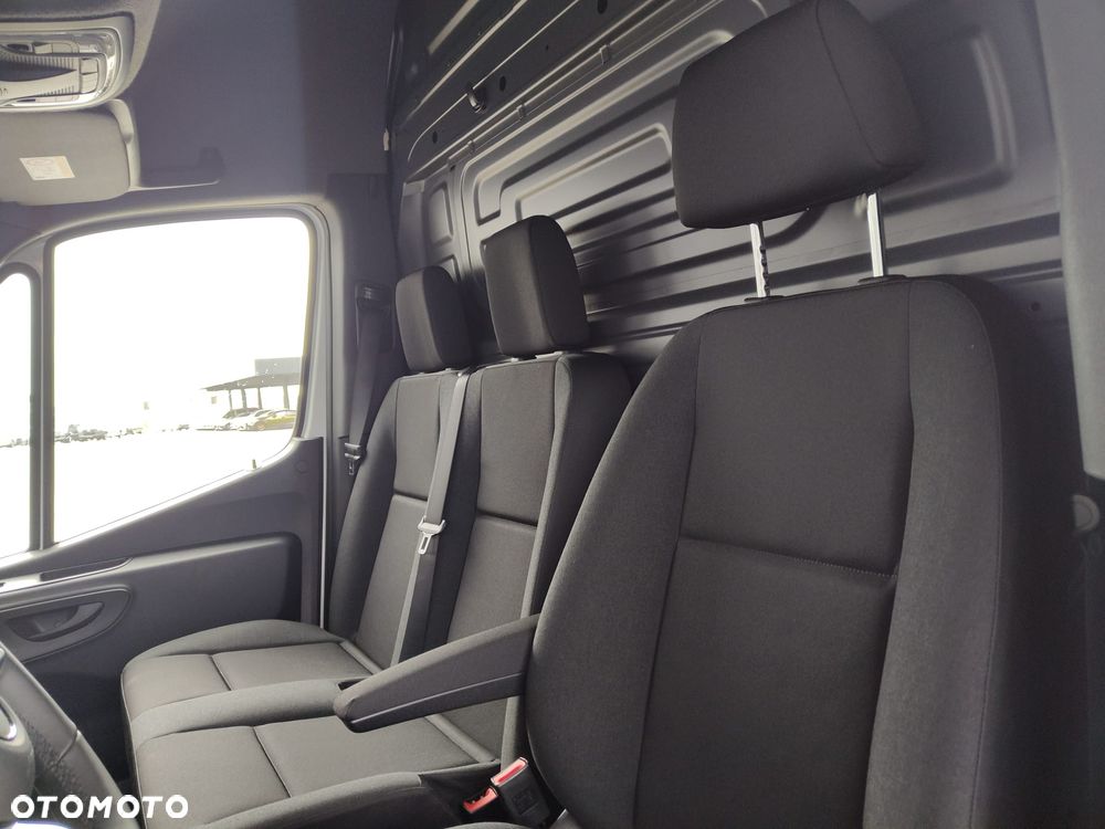 Mercedes-Benz Sprinter - 14