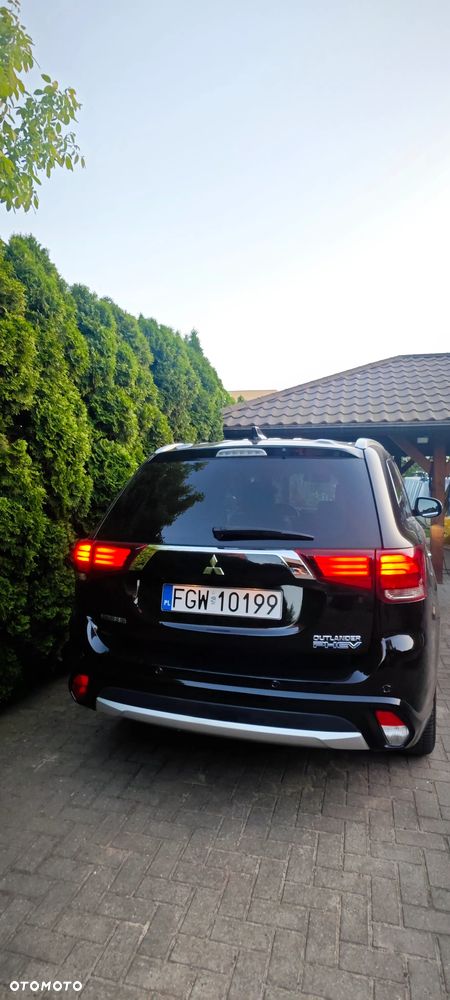 Mitsubishi Outlander Instyle NAVI + - 13