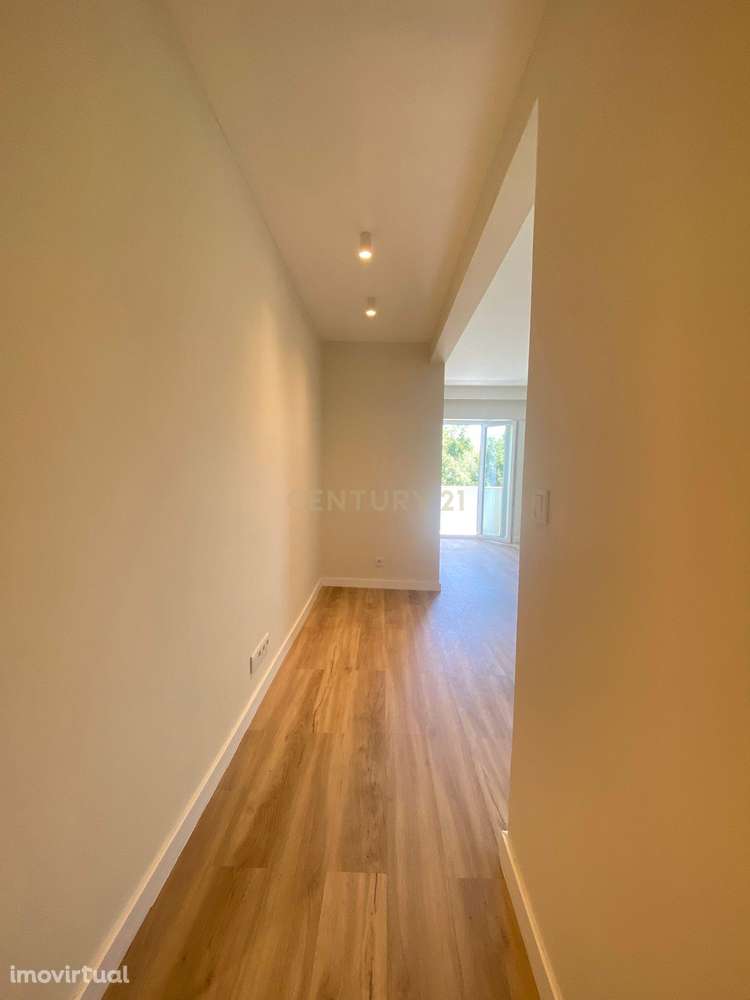 Apartamento T2 na Estrada da Luz, junto ao colégio Militar - Grande imagem: 5/22