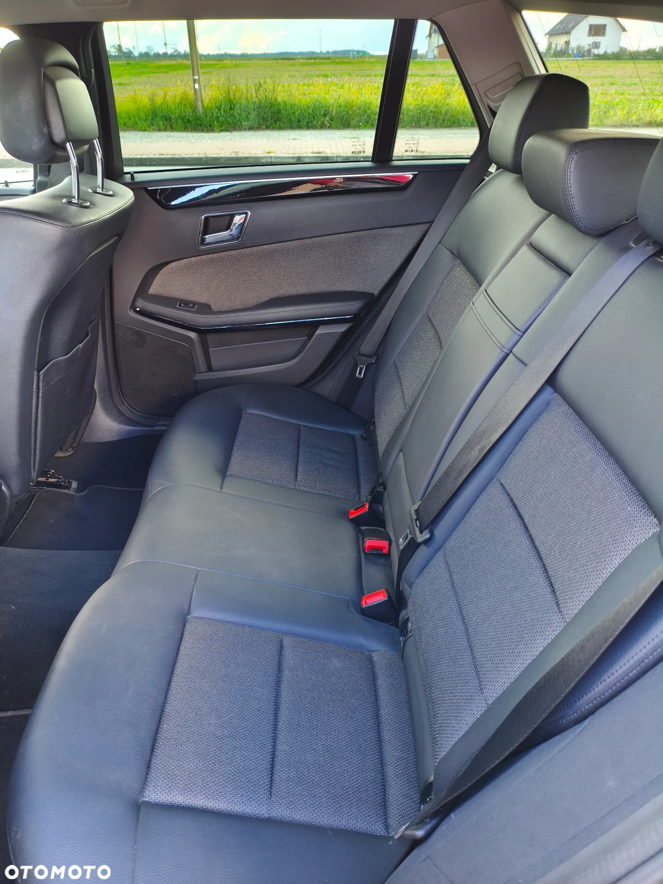 Mercedes-Benz Klasa E 200 T CGI BlueEFFICIENCY Avantgarde - 9