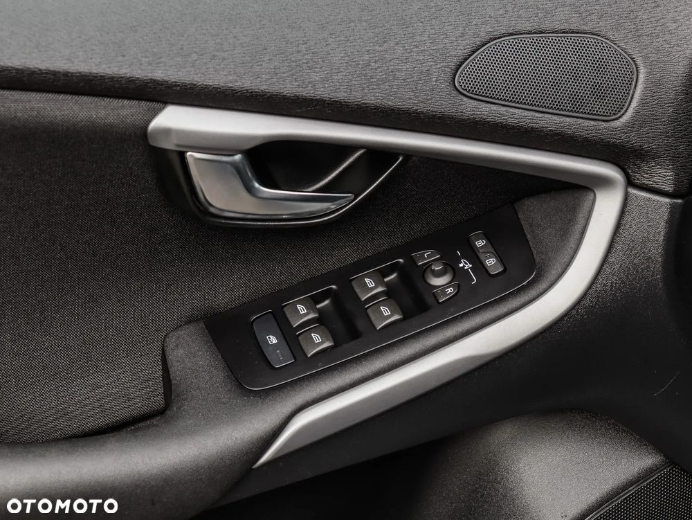 Volvo V40 D2 Drive-E Momentum - 26