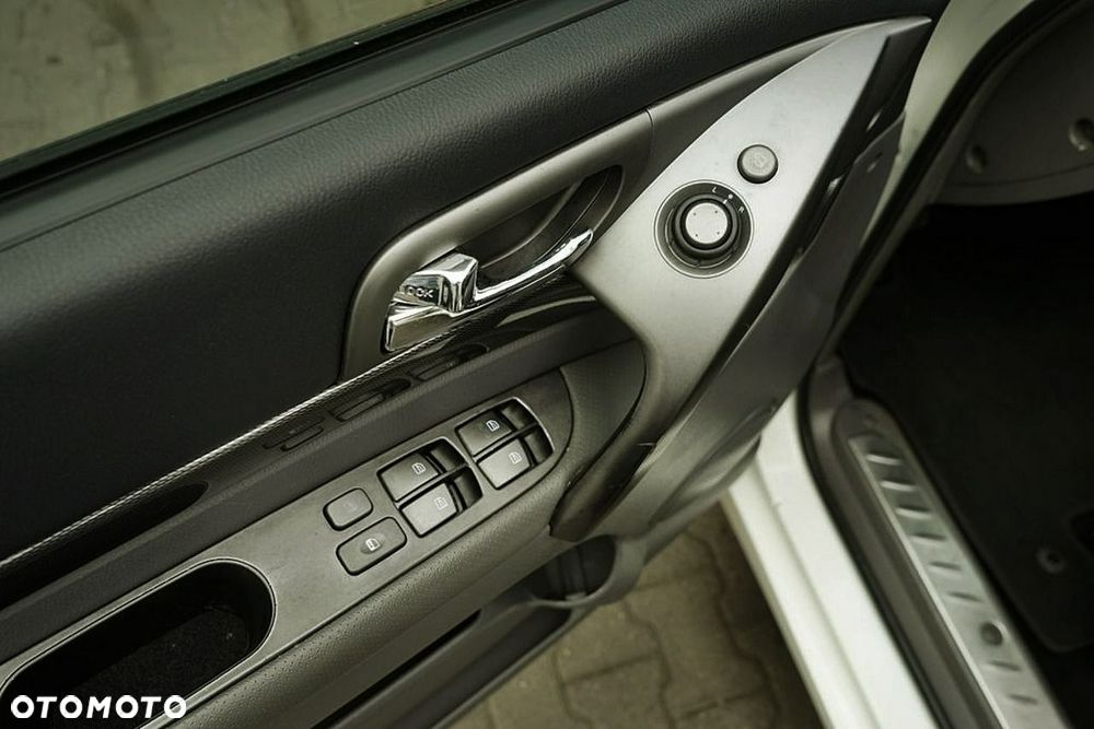 SsangYong/KGM Rodius - 14