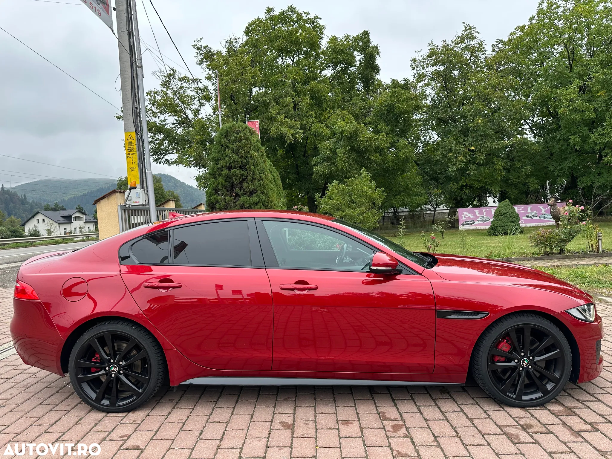 Jaguar XE RWD S - 9