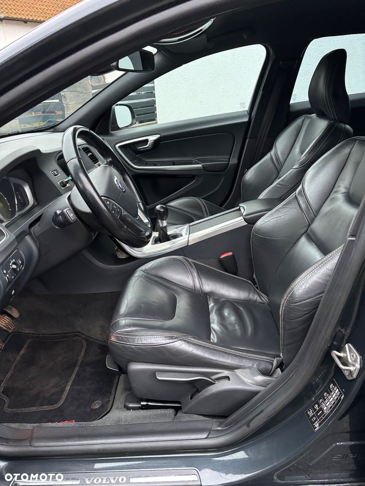 Volvo V60 D3 Summum - 31