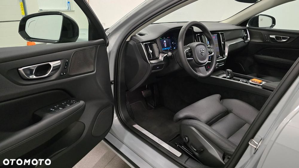 Volvo V60 B4 B DKG Plus Dark - 5