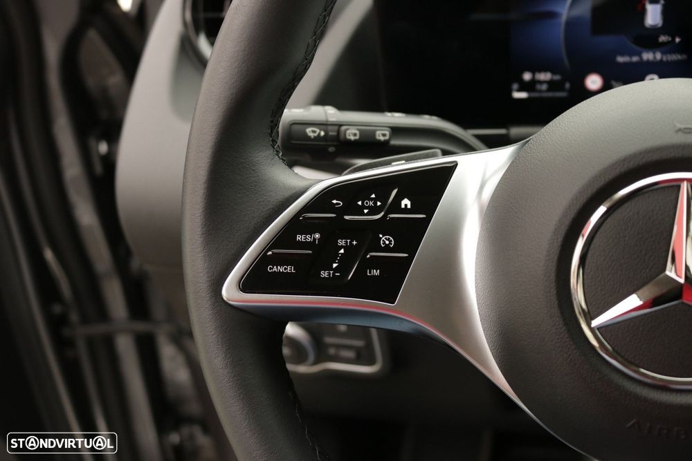 Mercedes-Benz GLA 180 d 8G-DCT - 32