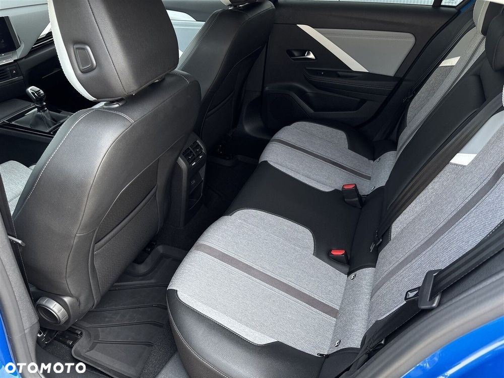Opel Astra 1.2 T Elegance S&S - 12