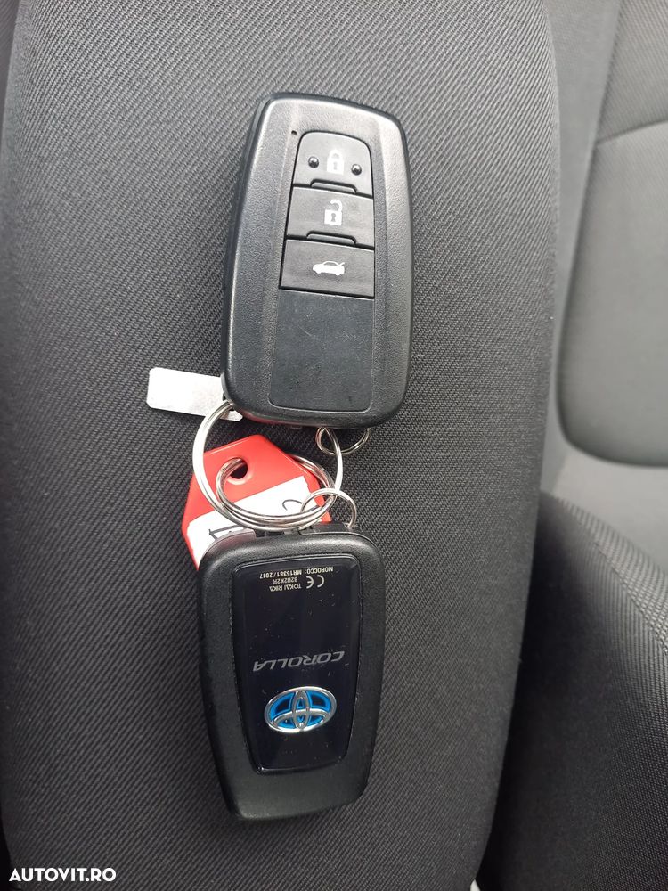 Toyota Corolla 1.8 HSD Business - 26