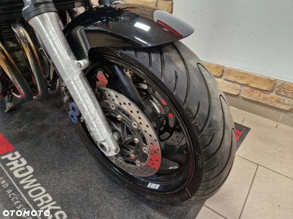Yamaha XJR - 38