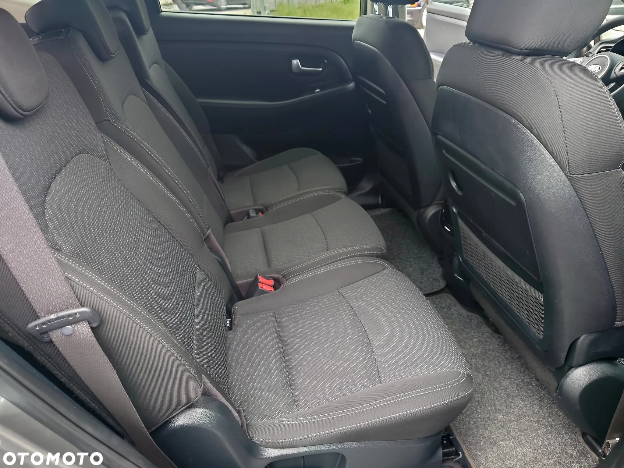 Kia Carens 1.7 CRDi M 7os - 14