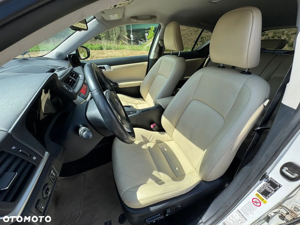 Lexus CT 200h Prestige - 8