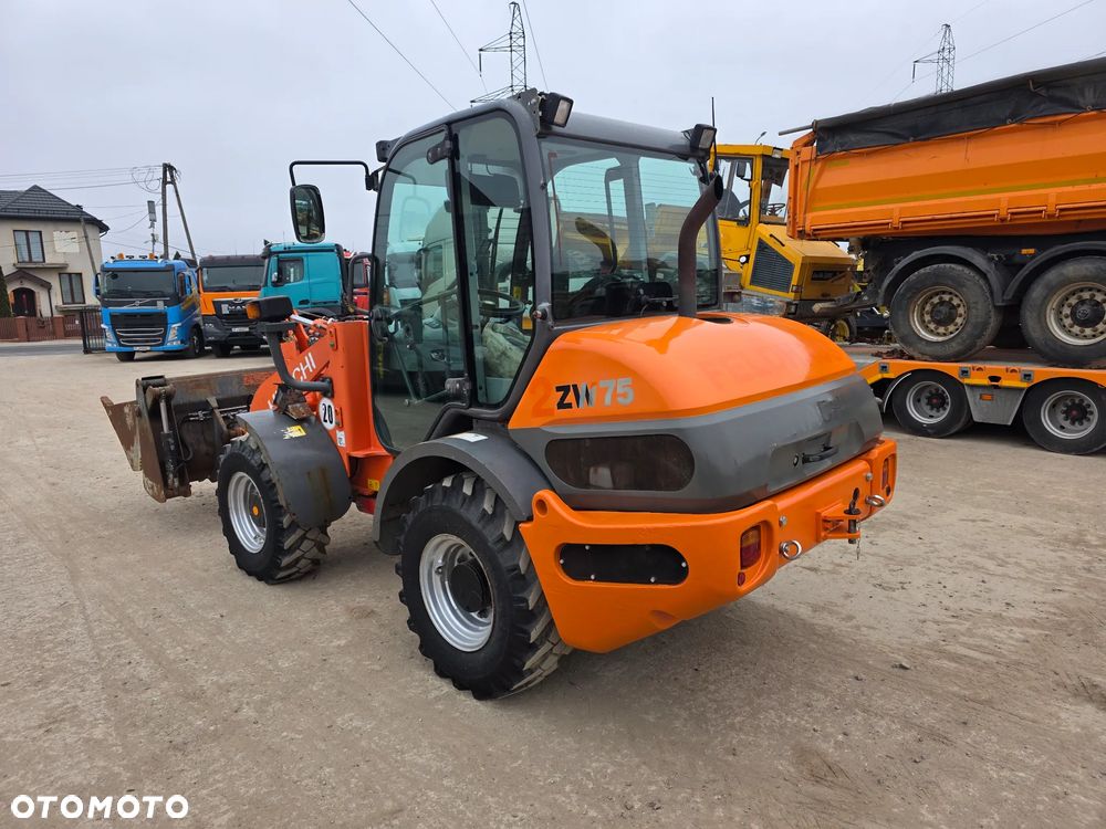 Hitachi ZW75 6500 kg Krokodyl +Widly - 4