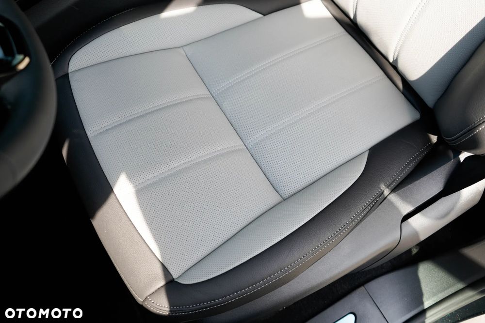 Land Rover Range Rover Evoque 2.0 D200 mHEV Hoxton Edition - 35