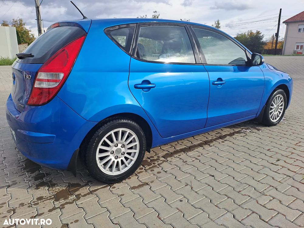 Hyundai i30 1.6 CRDI blue Comfort - 4