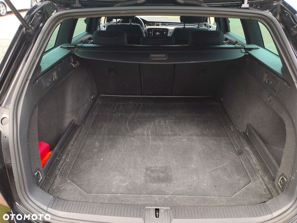 Volkswagen Passat - 11