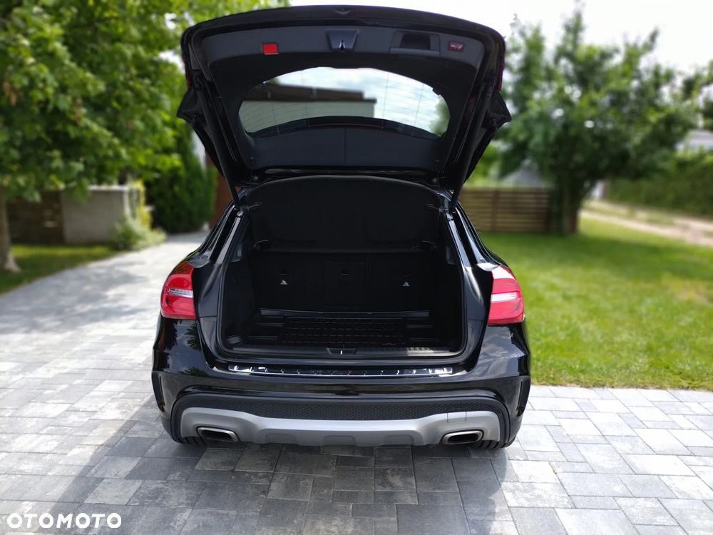 Mercedes-Benz GLA - 10