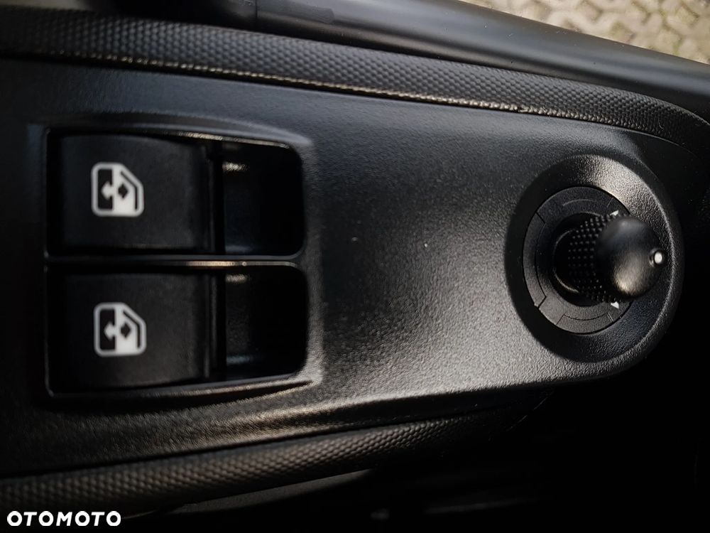 Iveco DAILY 6EP CHŁODNIA MROŹNIA IZOTERMA AGREGAT THERMO KING V-200 MAX GRZANIE ZASILANIE Z SILNIKA + ELEKTRYCZNE - 10