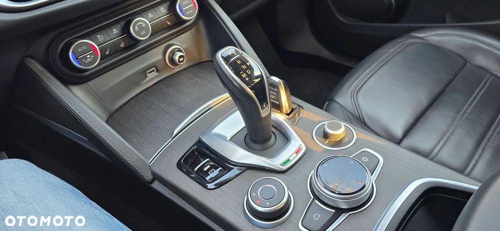 Alfa Romeo Stelvio 2.2 JTDM TI Q4 - 13