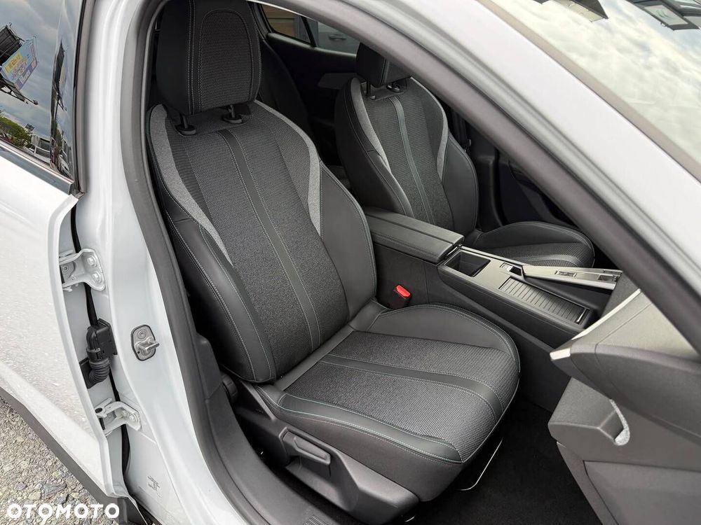 Peugeot 408 - 31