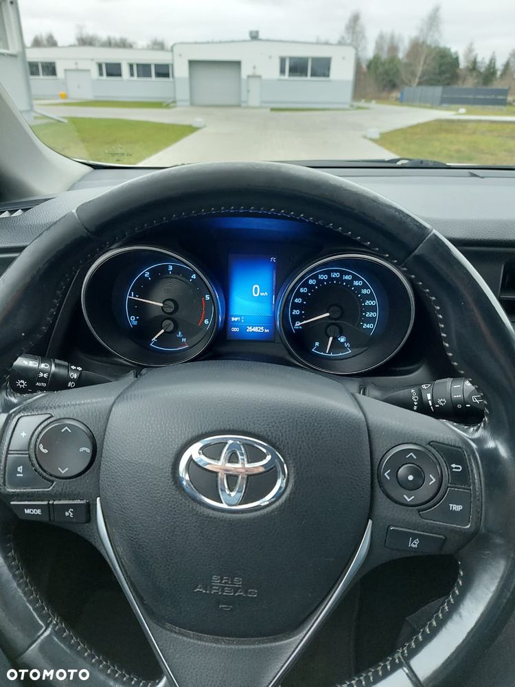 Toyota Auris 1.6 D-4D Premium - 10