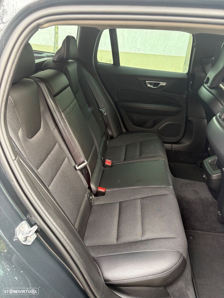 Volvo V60 2.0 D3 Momentum Plus - 13