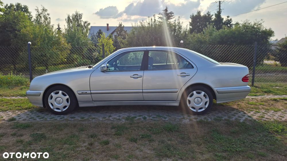Mercedes-Benz Klasa E 220 CDI Classic - 23