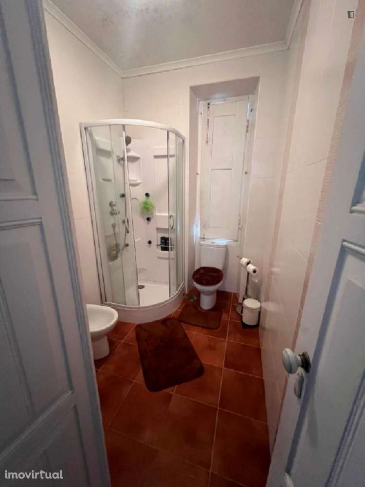 Quarto - localizado em Setubal - Grande imagem: 5/8