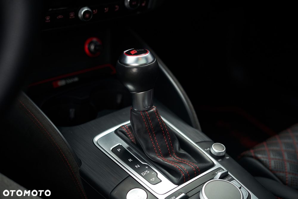 Audi S3 S tronic - 19