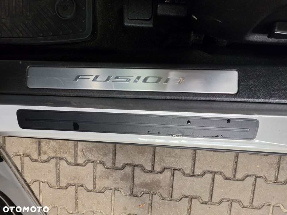 Ford Fusion 2.0 EcoBoost Titanium - 16