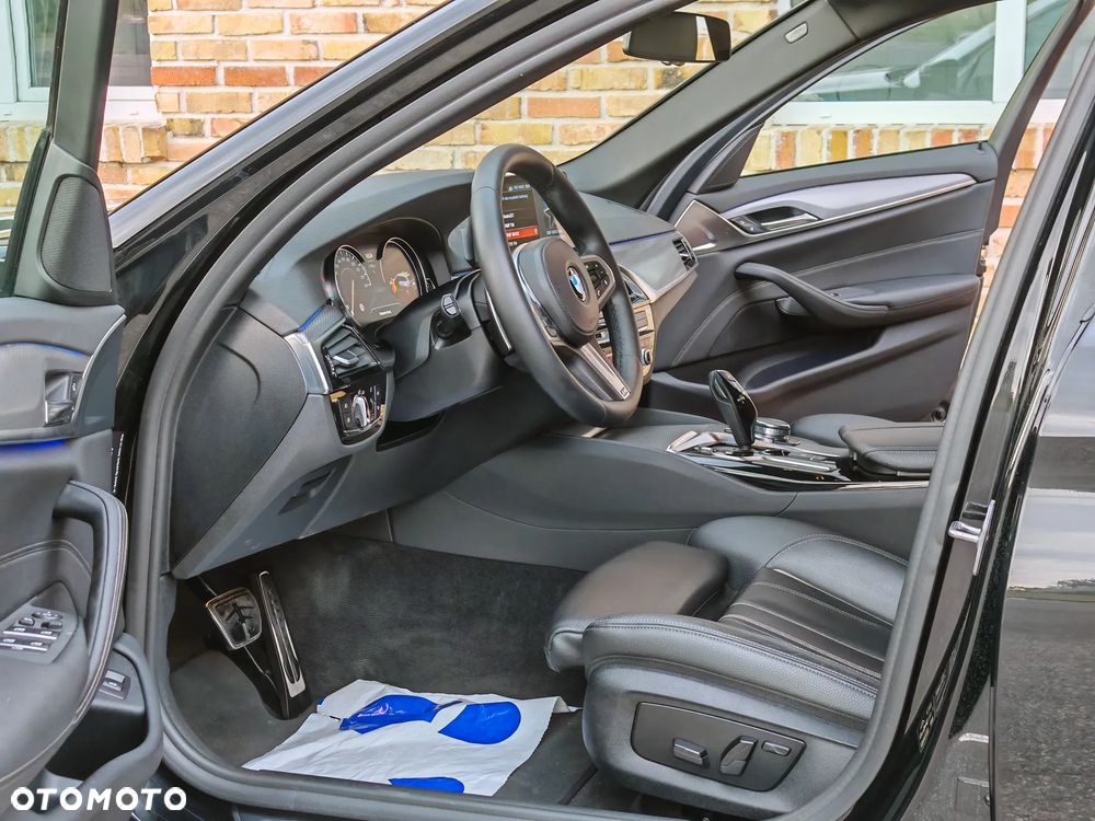 BMW Seria 5 520d xDrive M Sport Edition - 10