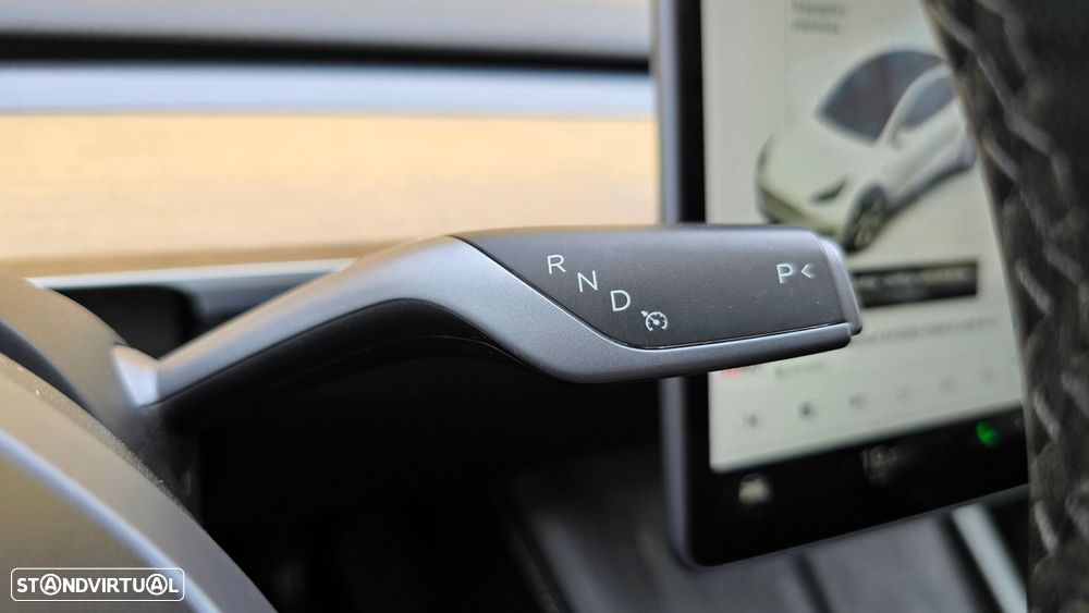 Tesla Model Y Long Range Tração Integral - 16