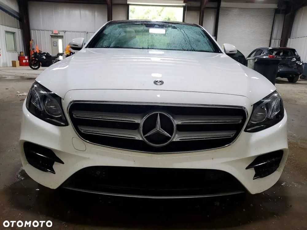 Mercedes-Benz Klasa E 300 9G-TRONIC Exclusive - 5