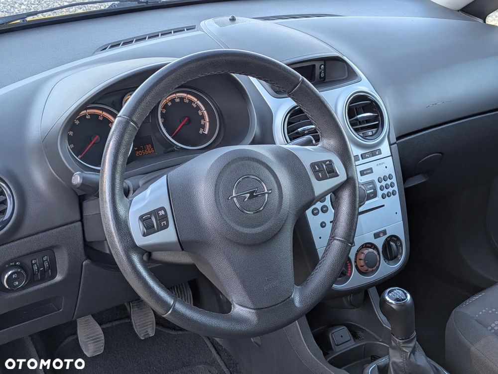 Opel Corsa 1.4 16V Satellite - 12
