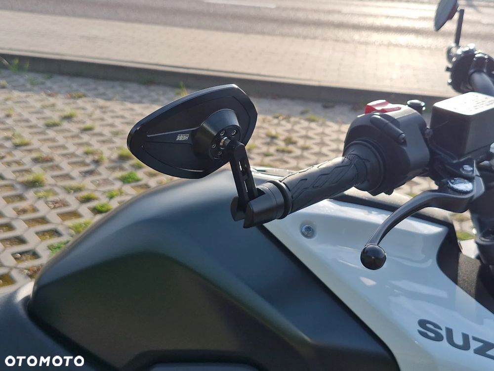 Suzuki GSX - 27