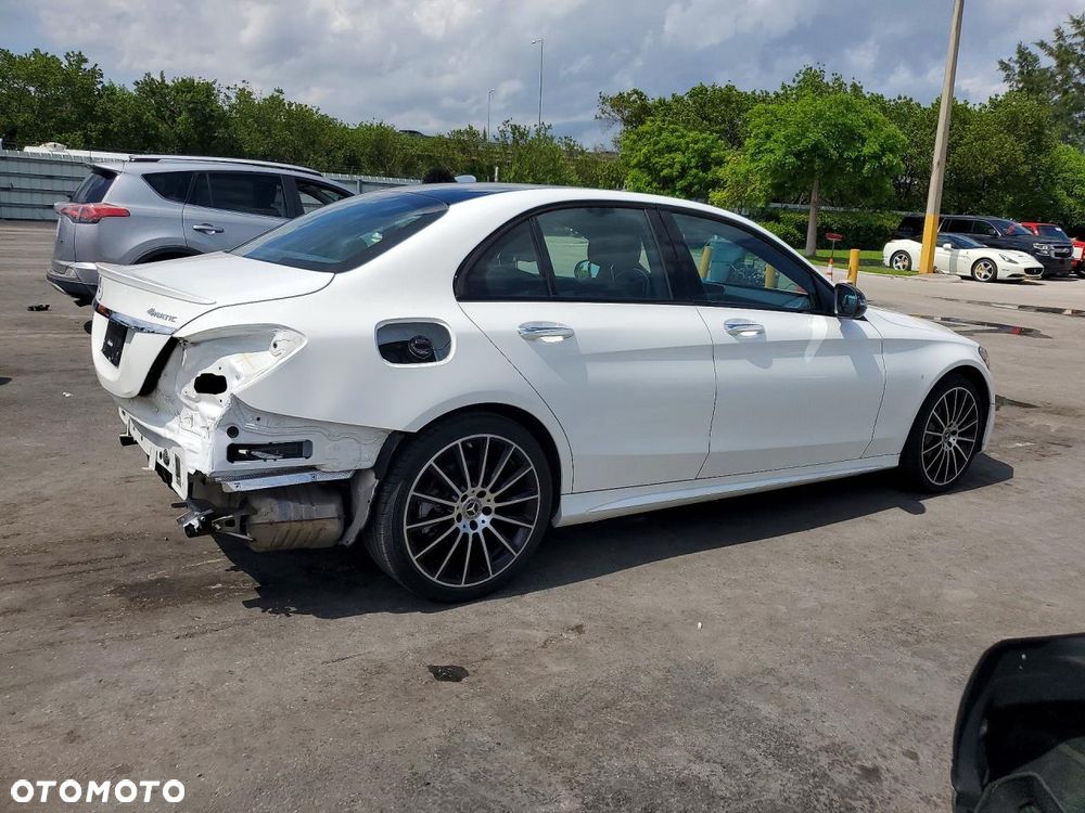 Mercedes-Benz Klasa C 300 4Matic 9G-TRONIC AMG Line - 4