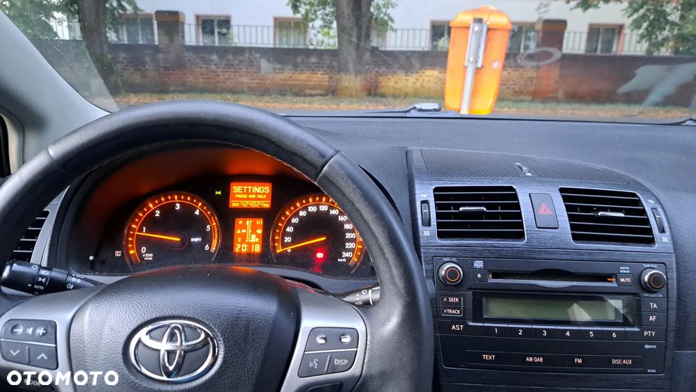 Toyota Avensis 2.0 D-4D 2010 - 11