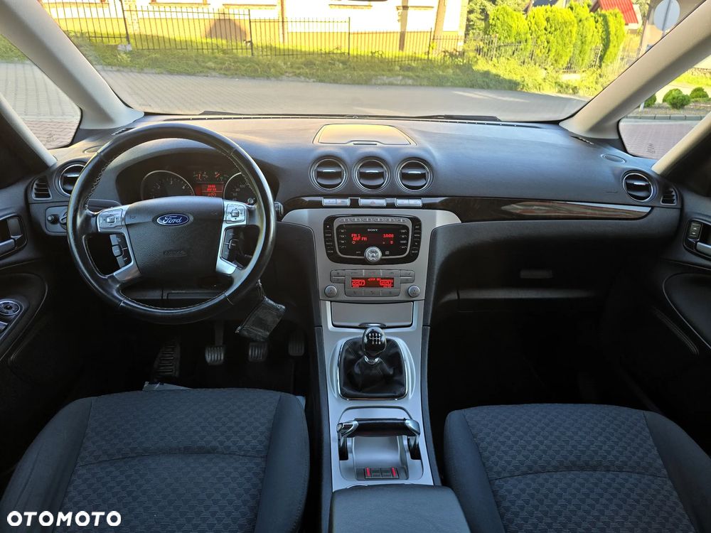 Ford Galaxy 2.0 TDCi DPF Ghia - 24