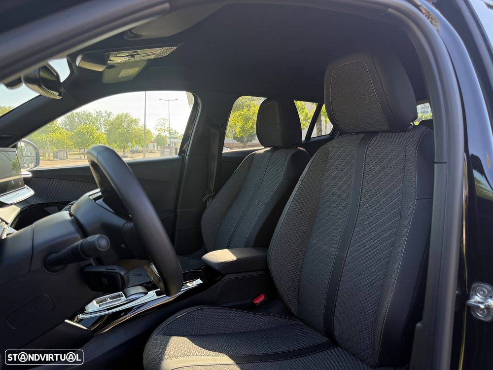 Peugeot e-2008 Allure - 32