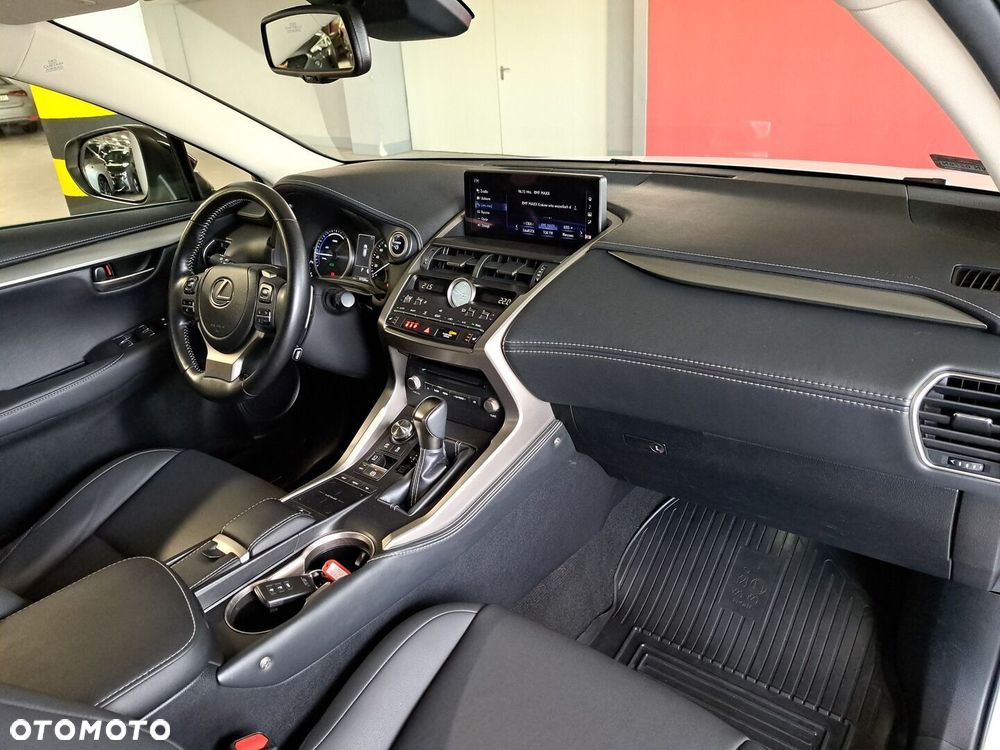 Lexus NX 300h F Impression AWD - 11